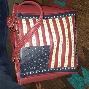 NWOT American flag handbag!!